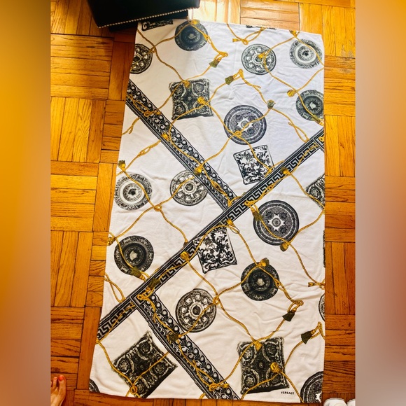Versace Beach Towels - Picture 4 of 4